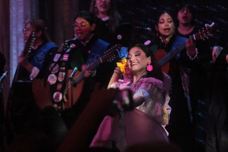 Con un recital en el Palacio Municipal de Xalapa, y luego de la bienvenida a los grupos participantes, por parte del Alcalde  Alberto Islas, se dio por inaugurado el XII Festival Internacional de Tunas Femeniles. 