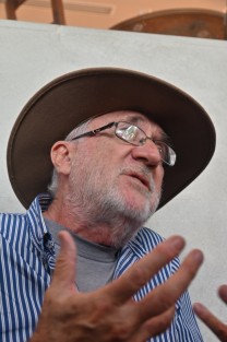 Javier Sicilia advierte que el gobierno de Morena llevará a México a una tragedia aún mayor que en sexenios pasados.