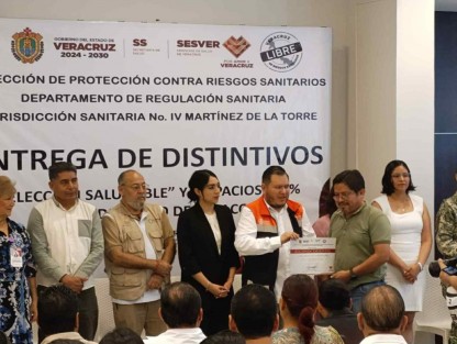 Tras haber cumplido todos los lineamientos en material de salubridad, 43 empresas recibieron distintivos saludables que otorga la Secretaría de Salud, a través de la Dirección de Protección contra Riesgos Sanitarios.

