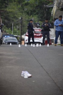 Una violenta agresión a balazos se registró este viernes a las afueras del Centro de Reinserción Social (CERESO) de San Andrés Tuxtla, donde dos hombres que acababan de obtener su libertad fueron atacados por sujetos armados.
