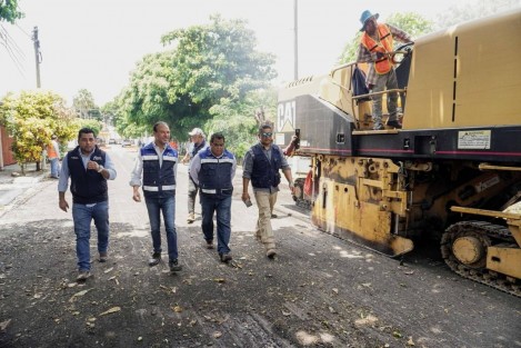 A través de sus redes sociales el alcalde Juan Manuel Unanue compartió imagenes de la rehabilitación  de la avenida Moisés Sáenz con concreto asfáltico y nueva señalética.


