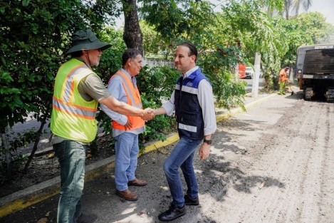 A través de sus redes sociales el alcalde Juan Manuel Unanue compartió imagenes de la rehabilitación  de la avenida Moisés Sáenz con concreto asfáltico y nueva señalética.


