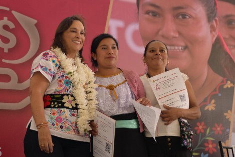 La gobernadora Rocío Nahle García encabezó en Zongolica la quinta entrega del programa Apoyo a la Palabra – Plan México, iniciativa de justicia social que impulsa la economía local y abre oportunidades a quienes durante años quedaron al margen del desarrollo
