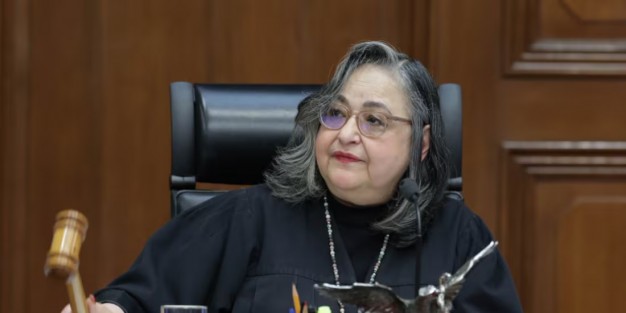 La ministra presidenta de la Suprema Corte, Norma Piña Hernández, convocó a una sesión extraordinaria el próximo 19 de agosto. Aunque se esperaba que la última sesión del actual pleno fuera este martes, informó que quedan pendientes acciones en materia electoral.
?
