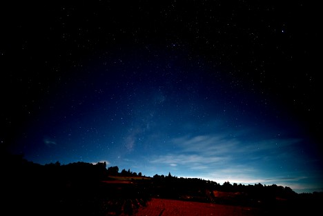 Desde la comunidad de Los Pescados se pudo apreciar la lluvia de estrellas Perseidas 2025, uno de los fenómenos astronómicos más espectaculares que podemos observar con regularidad. Este evento ocurre cuando la Tierra atraviesa la nube de partículas y restos dejados por un cometa.

Al tratarse de un fenómeno periódico, las lluvias de meteoros no solo suceden en el mismo mes cada año, sino que suelen repetirse en fechas muy cercanas, ofreciendo un espectáculo celeste predecible pero siempre impresionante.