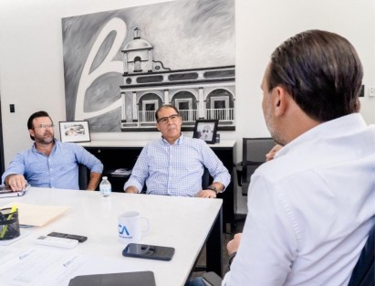 A través de redes sociales el Alcalde de Boca del Río, Juan Manuel Unanue, compartió la reunión que tuvo con representantes de COPARMEX, donde abordaron estrategias para el fortalecimiento del gremio empresarial.

