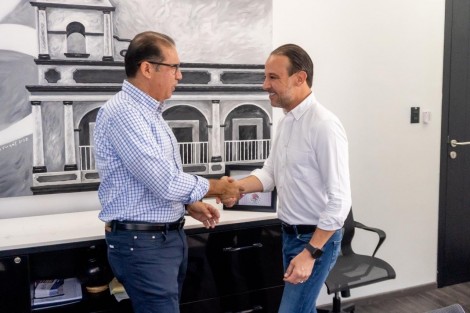 A través de redes sociales el Alcalde de Boca del Río, Juan Manuel Unanue, compartió la reunión que tuvo con representantes de COPARMEX, donde abordaron estrategias para el fortalecimiento del gremio empresarial.

