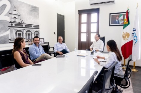 A través de redes sociales el Alcalde de Boca del Río, Juan Manuel Unanue, compartió la reunión que tuvo con representantes de COPARMEX, donde abordaron estrategias para el fortalecimiento del gremio empresarial.

