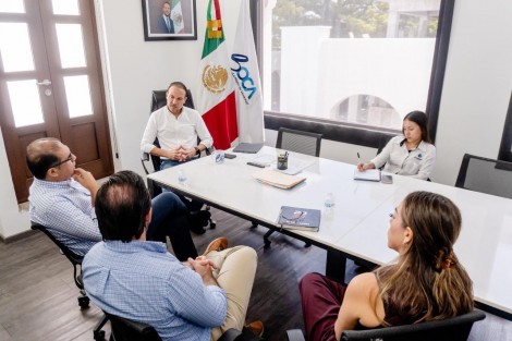 A través de redes sociales el Alcalde de Boca del Río, Juan Manuel Unanue, compartió la reunión que tuvo con representantes de COPARMEX, donde abordaron estrategias para el fortalecimiento del gremio empresarial.

