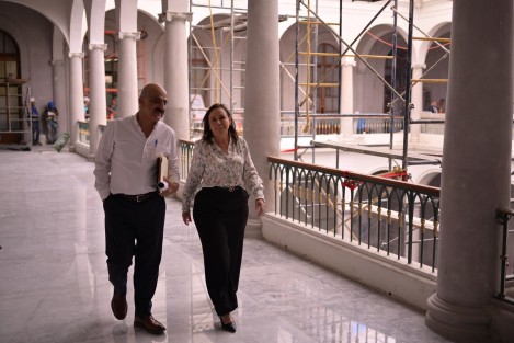 La gobernadora Rocío Nahle García supervisó, junto con el secretario de Gobierno (Segob), Ricardo Ahued Bardahuil, la rehabilitación del Palacio de Gobierno, destacando que se trata de la primera intervención integral en más de 50 años.
 
