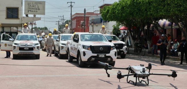 En este esfuerzo, la Secretaría de Salud incorpora drones para aplicar acciones químicas contra el mosquito Aedes aegypti, responsable del dengue, zika y chikungunya, logrando mayor cobertura en zonas de difícil acceso, mayor precisión y menor riesgo para el personal operativo.
