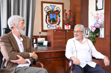 Xalapa es una ciudad hospitalaria, cultural y con gente que aprecia los eventos de primer nivel como la obra “Todos somos Job”, afirmó el alcalde Alberto Islas Reyes, al recibir en sus oficinas al primer actor Miguel Pizarro, quien este sábado presentará esta puesta en escena en el Teatro J.J. Herrera.

