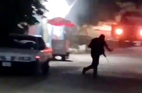 n enfrentamiento armado entre policías y civiles se registró la noche de este viernes 15 de agosto en el municipio de Sayula de Alemán, Veracruz.

