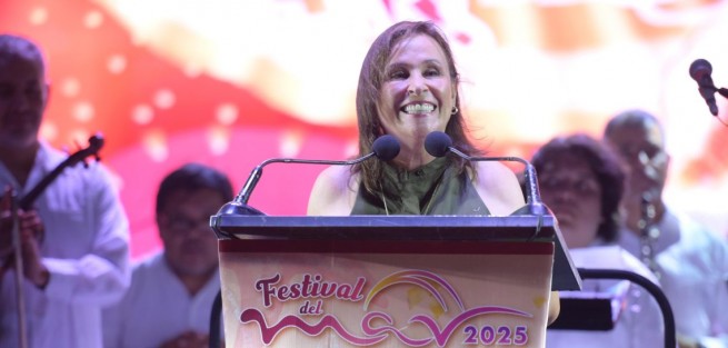 En punto de las 19:30 horas, la ceremonia de apertura fue encabezada por la gobernadora Rocío Nahle García, quien dio la bienvenida oficial a los más de siete mil visitantes y locales, destacando la importancia de este encuentro como escaparate y un espacio de esparcimientos. 
