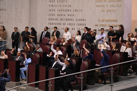 El Pleno de la LXVII Legislatura respaldó el dictamen emitido por la Comisión Permanente de Hacienda Municipal, por el cual se autoriza al Ayuntamiento de Coatzacoalcos suscribir convenio de reconocimiento de adeudos y cumplimiento de pago de una deuda histórica con la CFE