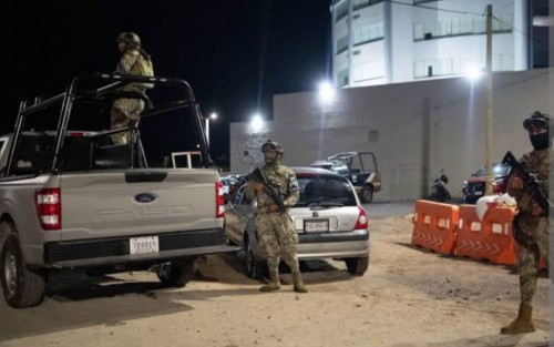 Sigue la ola de violencia al interior del CERESO Tuxpeño, tras ser reportada una explosión, causando la alarma entre custodios y población carcelaria.