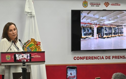 La gobernadora Rocío Nahle García anunció la próxima llegada de los primeros autobuses híbridos Ulúa, que renovarán el transporte público en la zona conurbada Veracruz–Boca del Río, ofreciendo un servicio moderno y eficiente.