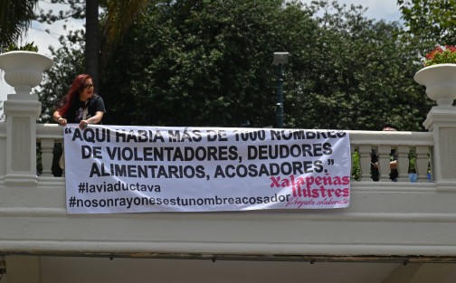 La activista feminista Wendy López puntualizó su propuesta de que el Viaducto sea renombrado como “Viaducta”, al señalar que “Xalapa y todas las calles también son parte de las mujeres”.

