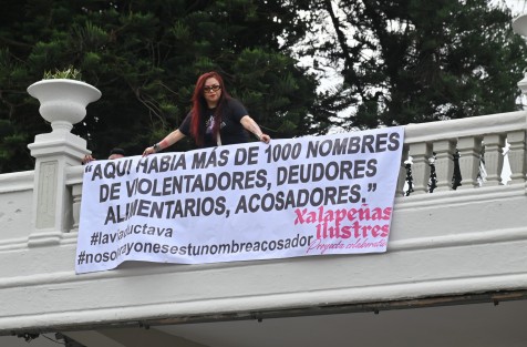 La activista feminista Wendy López puntualizó su propuesta de que el Viaducto sea renombrado como “Viaducta”, al señalar que “Xalapa y todas las calles también son parte de las mujeres”.


