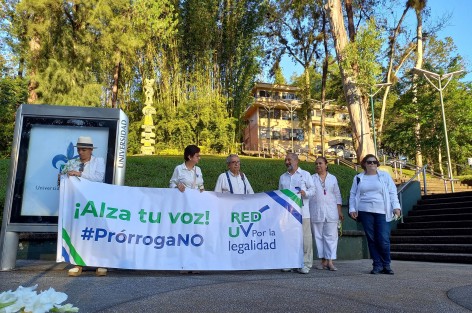 Desde antes de las 7 de la mañana de este miércoles, integrantes de la Red UV por la Legalidad se apersonaron el la Rectoría de la UV para manifestarse nuevamente en contra de la #prórroga del Rector Martin Aguilar en el cargo, fuera de los estatutos de la máxima casa de estudios de los veracruzanos.