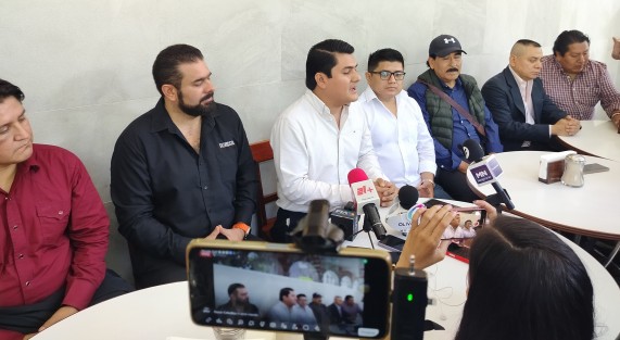 Presidentes de organizaciones migrantes en EU y empresarios de Nueva York y California externaron su preocupación por la actual situación en aquel país, por lo que tendrán mesas de diálogo en el Congreso de Veracruz.