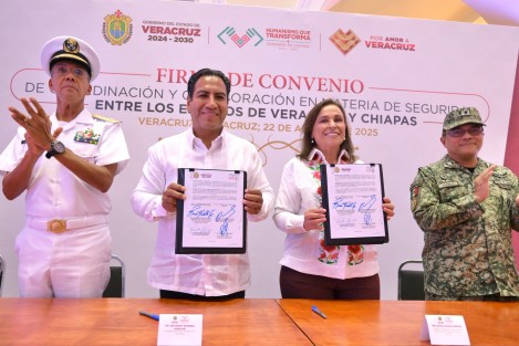 La gobernadora Rocío Nahle García y su homólogo de Chiapas, Eduardo Ramírez Aguilar, signaron el Convenio de Coordinación y Colaboración en materia de Seguridad, con el propósito de reforzar las estrategias interestatales de prevención, vigilancia y atención ciudadana en beneficio de ambas entidades.
 
