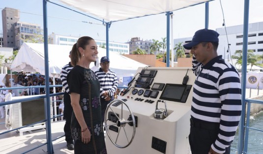 Con el marinabús celebramos que el puerto de acapulco está vivo, fuerte y lleno de futuro: presidenta Claudia Sheinbaum
