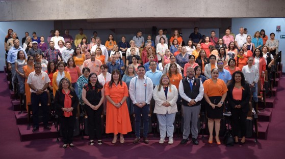 En el Congreso de Veracruz, el compromiso es legislar para beneficio de toda la población, principalmente de las poblaciones vulneradas, afirmó la diputada Astrid Sánchez Moguel en el foro Tipos y modalidades de violencia en el ámbito laboral y Prevención de violencias en la Administración Pública, realizado en el Palacio Legislativo, como parte de las actividades del Día Naranja, que se conmemora el día 25 de cada mes.