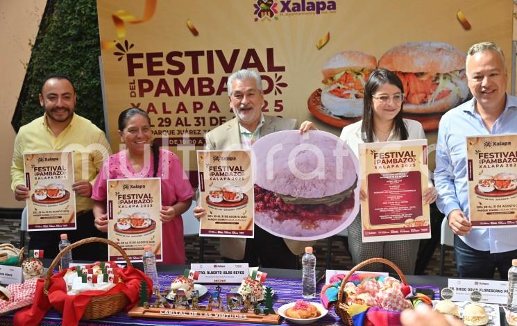 Con eventos como éste mostramos que la gastronomía nos identifica como comunidad y nos proyecta hacia el exterior, afirmó el alcalde Alberto Islas Reyes, durante la presentación del Festival del Pambazo Xalapa 2025, que se realizará del 29 al 31 de agosto en el Parque Benito Juárez.
