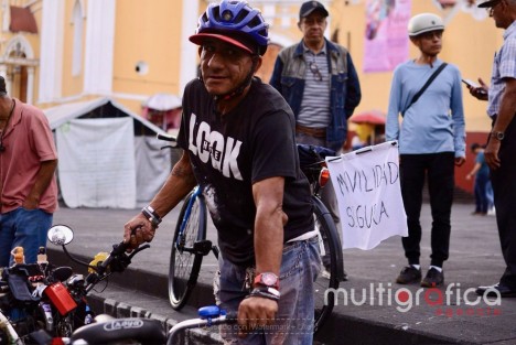 Ciclistas independientes bloquean la calle Enrriquez solicitando justicia tras el atropellamiento de un ciclista por parte de una unidad del IPAX en la avenida Lazaro Cárdenas, así mismo hacen un llamado a las autoridades para tener una movilidad segura en la ciudad  así como educación vial.