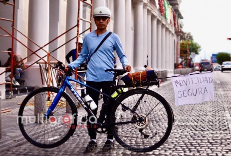 Ciclistas independientes bloquean la calle Enrriquez solicitando justicia tras el atropellamiento de un ciclista por parte de una unidad del IPAX en la avenida Lazaro Cárdenas, así mismo hacen un llamado a las autoridades para tener una movilidad segura en la ciudad  así como educación vial.