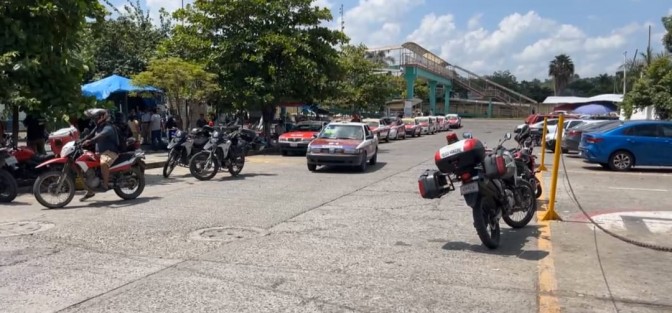 , se registró el robo de una camioneta en la colonia Laredo, frente al Hospital 24 del IMSS, donde una persona del sexo masculino, dejó estacionada la unidad mientras acudía a realizar trámites administrativos en dicho centro hospitalario.