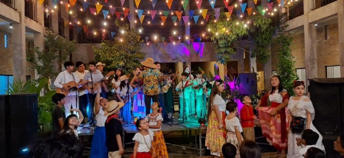 La Secretaría de Cultura de Veracruz (SECVER) busca mantener vivo el legado del Son Jarocho, contribuyendo a la generación de espacios colaborativos para la transmisión de saberes en todo el estado de Veracruz.