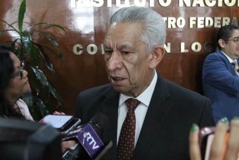 El vocal del Registro Federal de Electores (RFE) Sergio Vera Olvera dio a conocer que a nivel nacional tienen un millón 900 mil registros de nacionales que han solicitado la credencial para votar de los cuales 79 mil son veracruzanos los cuales ya cuentan con su credencial.