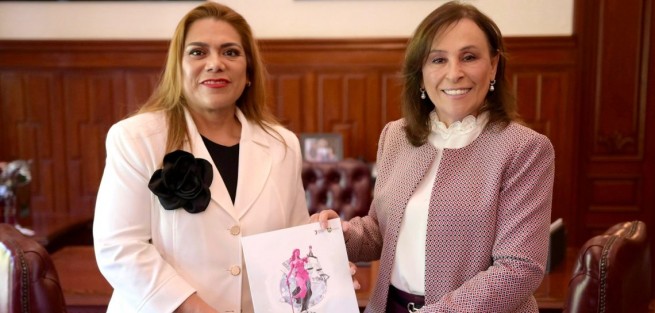 La gobernadora Rocío Nahle García recibió en Palacio de Gobierno el último Informe de Labores de la magistrada presidenta del Tribunal Superior de Justicia del Estado, Lisbeth Aurelia Jiménez Aguirre.
