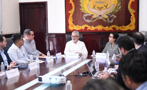 En esta Administración reconocemos el compromiso de las áreas financieras y operativas para cumplir con sus responsabilidades, pues esto se refleja en la transparencia en la aplicación de los recursos públicos, así como en el desarrollo de Xalapa, afirmó el alcalde Alberto Islas Reyes.