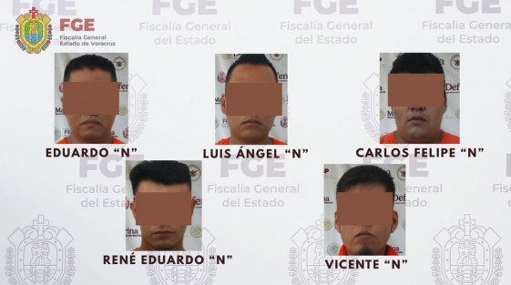 Informó la Fiscalía General del Estado (FGE), a través de un comunicado, que fueron vinculados a proceso, por su presunta participación en el motín registrado el pasado 2 de agosto en el Centro de Reinserción Social (Cereso) de Tuxpan, tres funcionarios y 10 internos, hecho en el que murieron nueve personas y once más resultaron heridas.

