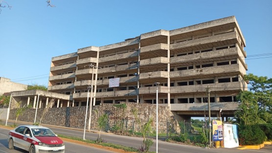 Colocaron,  narco lonas en Poza Rica y Tuxpan 
Una localizada en un edificio abandonado en en puerto y otra en inmediaciones de instalaciones de PEMEX en Poza Rica...
