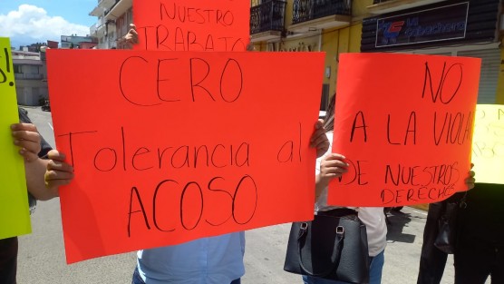 Ex trabajadores del Asilo “Sayago” bloquearon la calle Xalapeños Ilustres para denunciar despidos injustificados.
