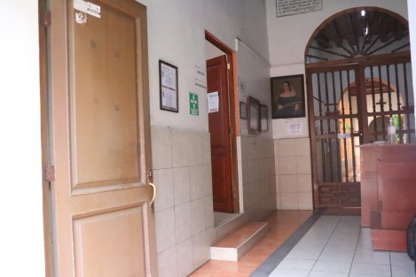 Ex trabajadores del Asilo “Sayago” bloquearon la calle Xalapeños Ilustres para denunciar despidos injustificados.