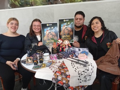 Con la participación de 35 expositores, se llevará a cabo la expoventa de Harry Potter, en dónde los interesados podrán adquirir diversos artículos elaborados y adaptados a esta zaga cinematográfica por este grupo de emprendedores.

Se realizará este 31 de agosto en el Casino Xalapeños de la ciudad de Xalapa de 11:00 a 19:00 horas.

