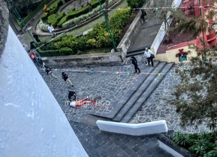 Se reportó este viernes 29 de agosto que un joven perdió la vida luego de saltar dela parte más alta del puente Xallitic,  en el centro de Xalapa. 