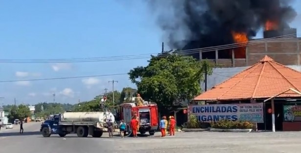 Este fuerte siniestro de gran magnitud, se suscitó este sábado 30 de Septiembre del presente año, aproximadamente a las 11:00 horas, arrasando las instalaciones de la negociación  la refaccionaria “Tracto Accesorios Vera”, localizada en el kilómetro 6 de la carretera Federal México–Tuxpan, en su tramo PozaRica–Tihuatlán, justo frente al acceso al aeropuerto 