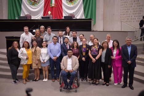 Elige el Pleno por mayoría de votos a las diputadas Naomi Edith Gómez Santos, presidenta, y Estefanía Bastida Cuevas, vicepresidenta, y al legislador Alejandro Porras Marín, como secretario.
 

