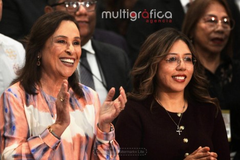 El Pleno de la LXVII Legislatura y la gobernadora del estado Rocío Nahle García fueron testigos de este acontecimiento nunca antes visto en la historia de Veracruz.
Con la Sesión Solemne celebrada este 1 de septiembre, inicia el Segundo Año de Ejercicio Constitucional.
 
