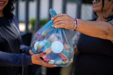 Este jueves inició en los 16 Centros Comunitarios del municipio el Reciclatón Ecofest 2025, iniciativa que impulsan la Secretaría de Medio Ambiente de Veracruz (Sedema) y el Ayuntamiento de Xalapa, con el fin de fomentar la cultura del reciclaje, contribuir al cuidado del ambiente y darle un tratamiento adecuado a los residuos urbanos y de manejo especial.
