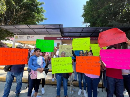 Padres del COBAEV 62 se manifiestan por falta de baños y personal de intendencia