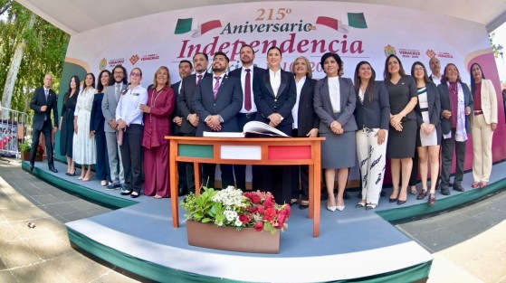  
En el parque Miguel Hidalgo, ante el monumento del Padre de la Patria, las legisladoras Estefanía Bastida Cuevas, vicepresidenta de la Mesa Directiva, Tanya Carola Viveros Cházaro, Montserrat Ortega Ruiz y Luz Alicia Delfín Rodríguez y los diputados Carlos Marcelo Ruiz Sánchez, Ramón Díaz Ávila y Adrián Sigfrido Ávila Estrada presentaron una ofrenda floral y montaron guardia de honor.
