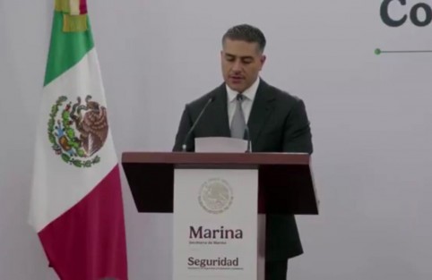 El secretario de Seguridad y Protección Ciudadana, Omar García Harfuch, informó sobre la detención de 14 personas presuntamente vinculadas al contrabando de combustible. Detalló que, desde el 19 de marzo, se llevó a cabo un operativo en el que se decomisaron 10 millones de litros de hidrocarburos en Tampico, Tamaulipas.