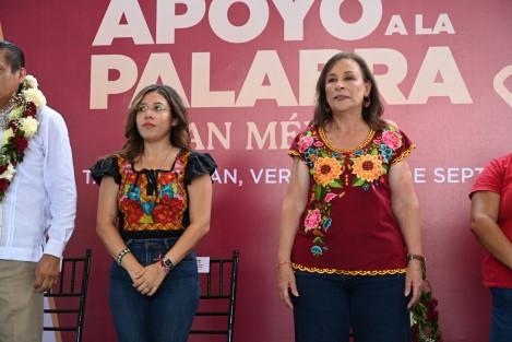 Las veracruzanas y los veracruzanos cuentan con representantes firmemente comprometidos con el pueblo, aseveró la gobernadora del estado, Rocío Nahle García, al reconocer la labor que realiza la LXVII Legislatura, encabezada por la presidenta de la Mesa Directiva, diputada Naomi Edith Gómez Santos, y el presidente de la Junta de Coordinación Política, diputado Esteban Bautista Hernández.